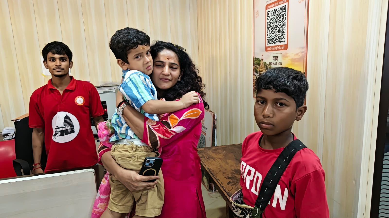 Local Child Helps Reunite Lost Boy with Family at Omkareshwar
